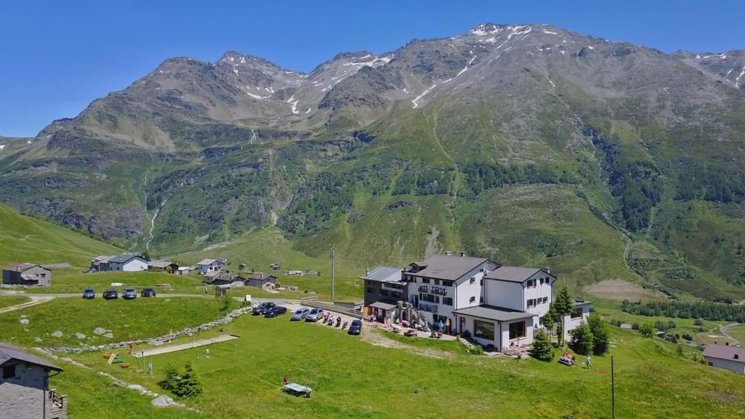 Rifugio "Mai Tardi" Hotel Madesimo Buitenkant foto