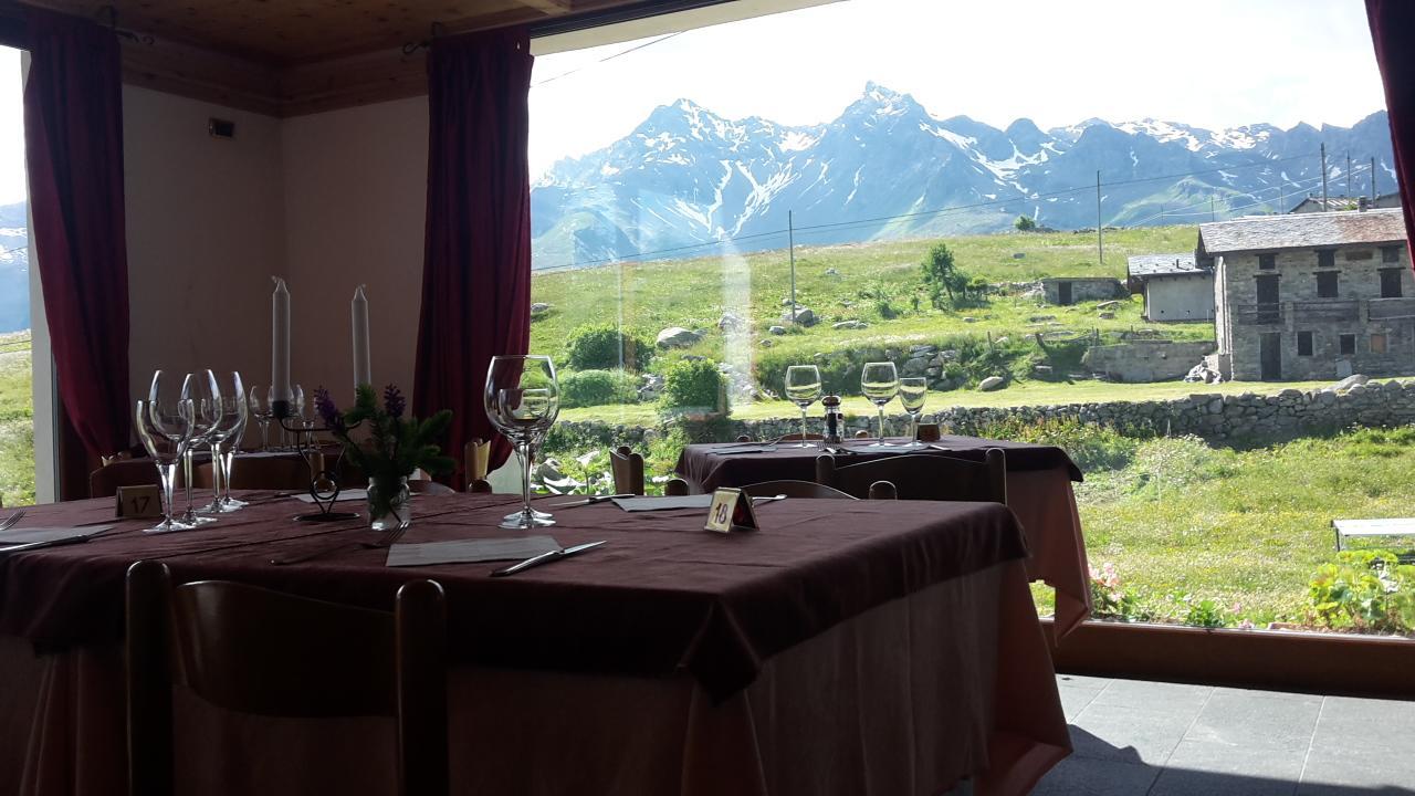 Rifugio "Mai Tardi" Hotel Madesimo Buitenkant foto